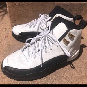 Jordan 12 TAXIS SIZE: Boys 5.5